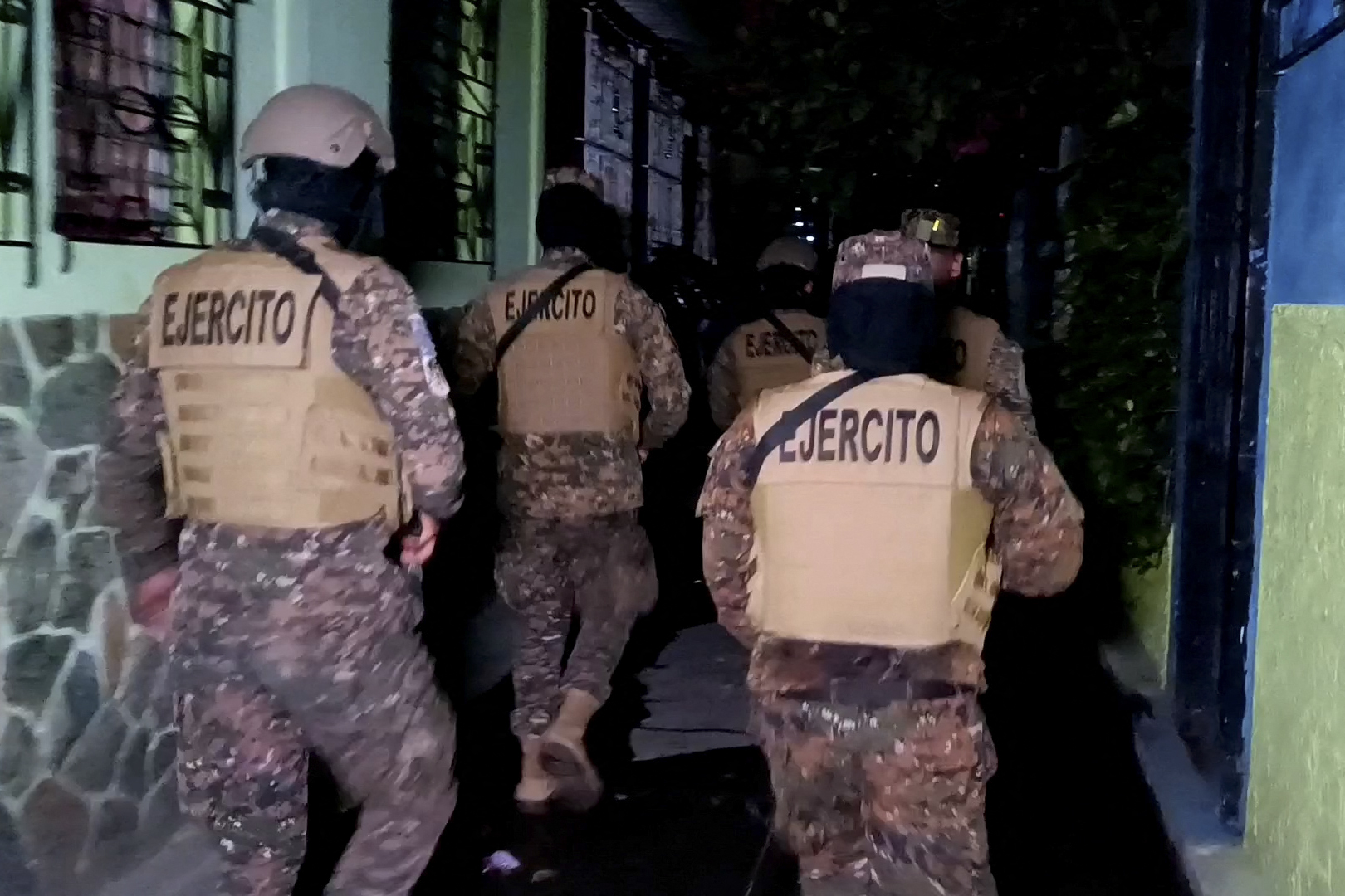 Nayib Bukele anuncia cerco militar en municipio de El Salvador en busca de pandilleros y asegura que “ciudadanos comunes no tienen nada que temer”