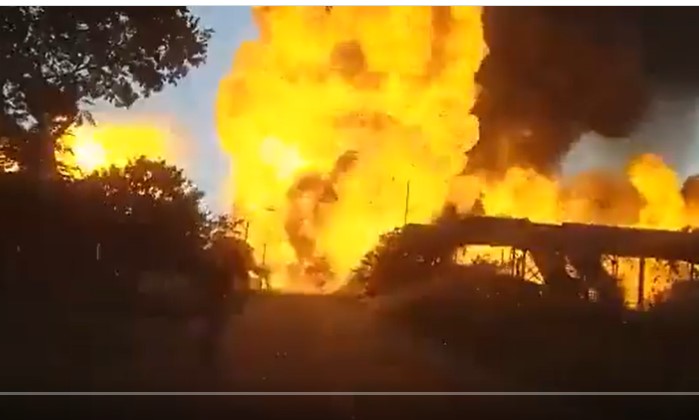 Imágenes: Captan el momento en que un camión cisterna explota matando a nueve personas