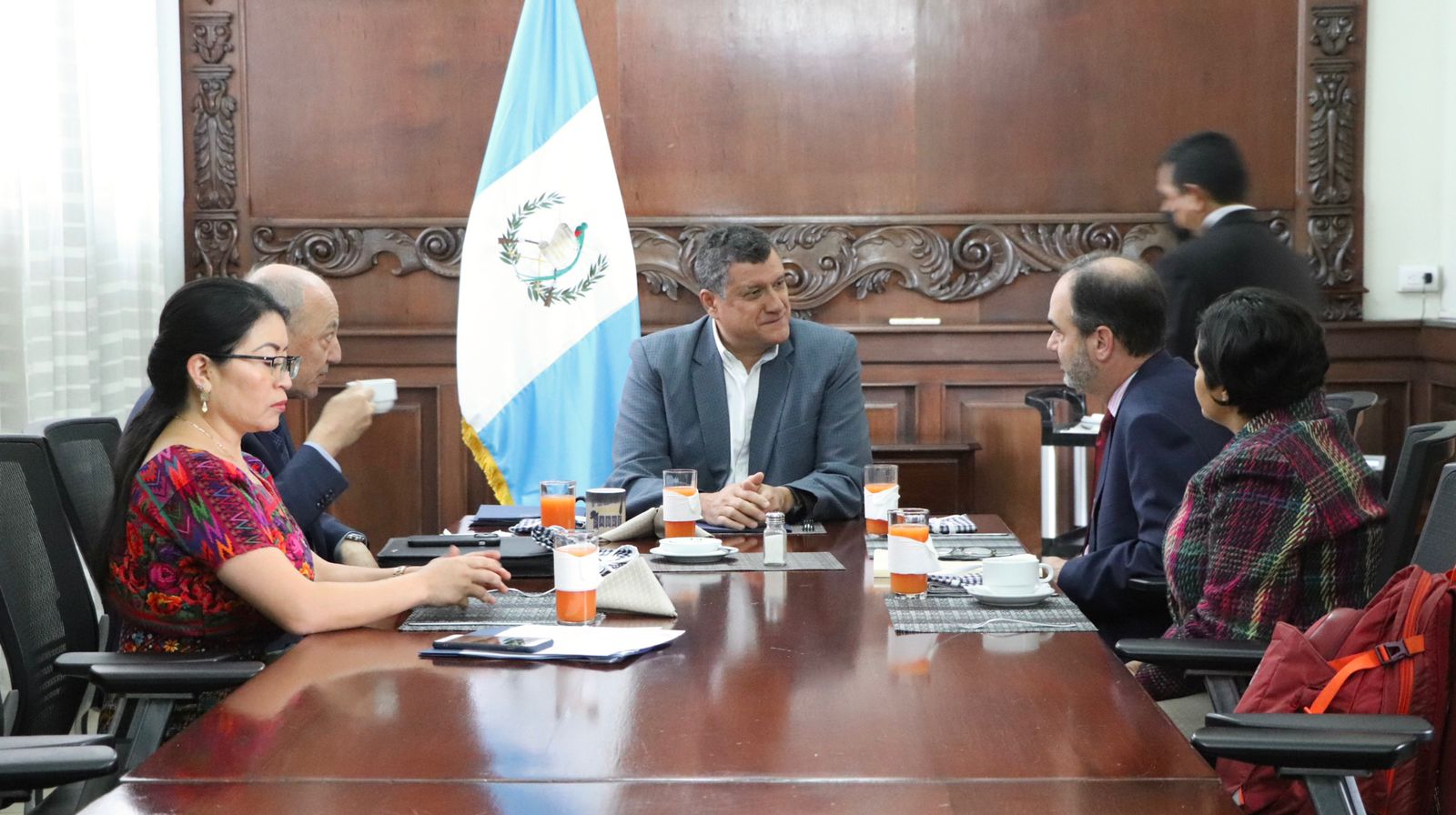 Misión de la SIP se reúne con vicepresidente de Guatemala y hablan sobre libertad de prensa
