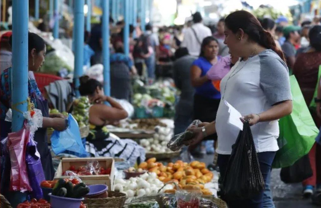 “Es el indicador que más causa alerta”: Inflación en Guatemala seguirá golpeando la economía familiar, advierte experto