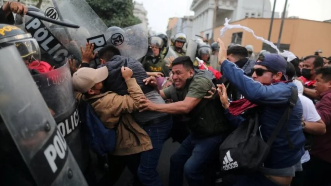 Crisis en Perú: manifestantes exigen nuevas elecciones mientras la presidenta Boluarte no descarta la posibilidad de convocarlas