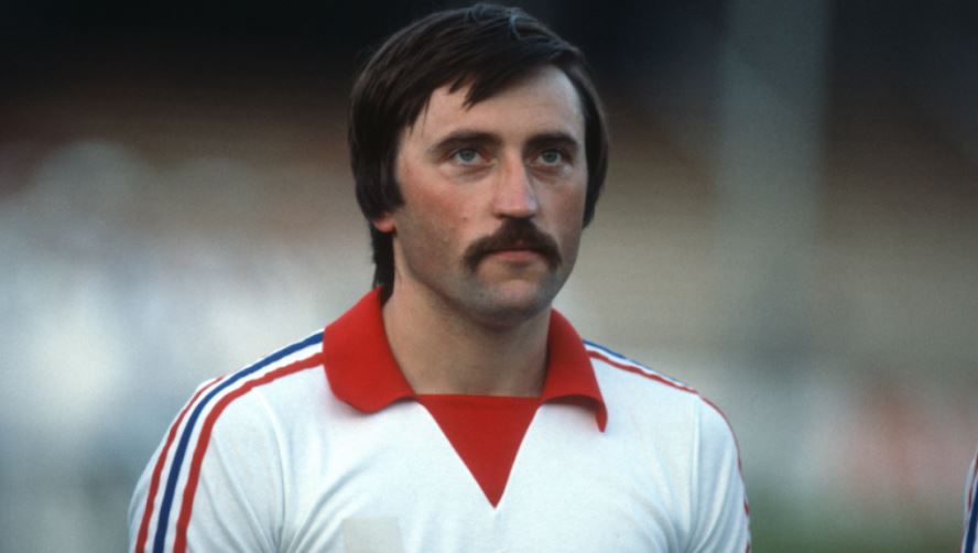 Mundial: penalti a lo Panenka, la atrevida técnica que volvió legendario a Antonin Panenka (y que dio el triunfo a Marruecos frente a España en Qatar 2022)