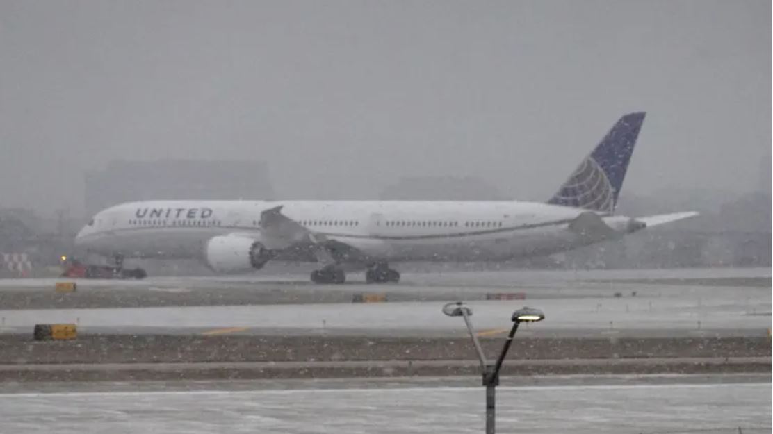 Más de dos mil vuelos fueron cancelados en EE.UU. por el paso de una gran tormenta invernal