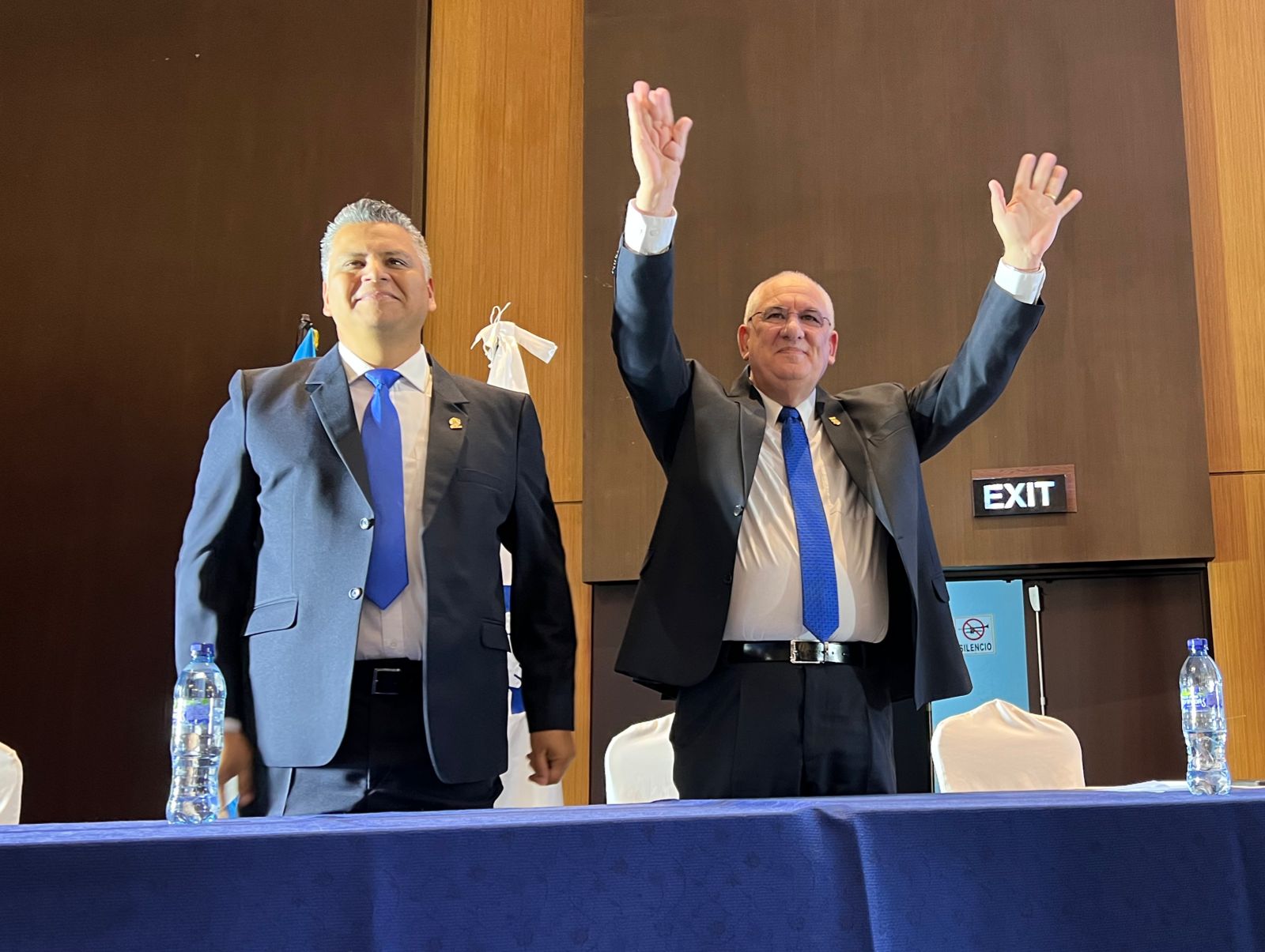Partido Azul proclama a Isaac Farchi y Mauricio Zaldaña como binomio presidencial
