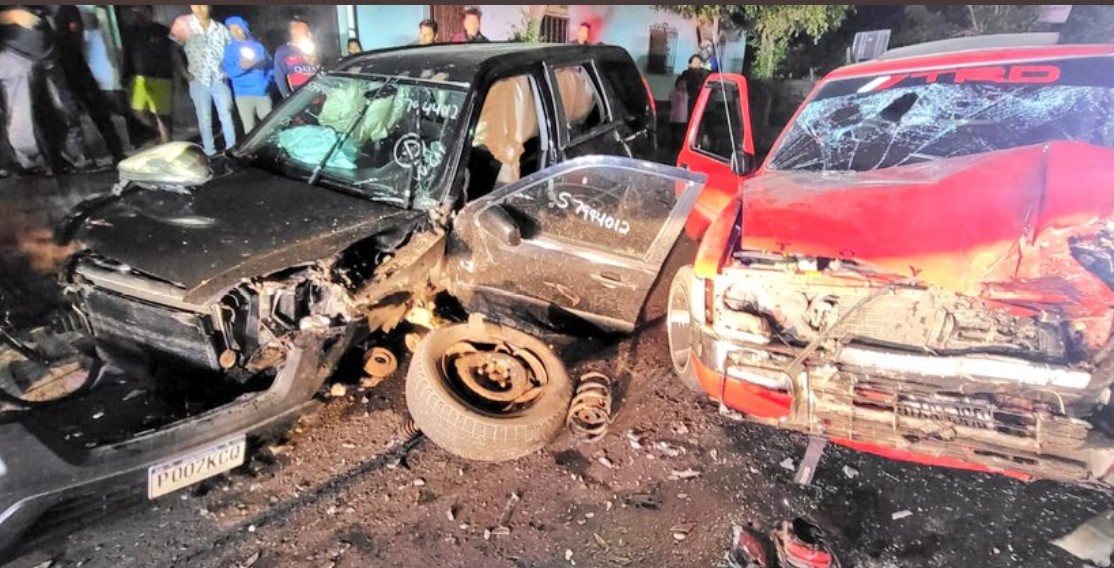 Al menos un muerto y 15 heridos deja racha de accidentes