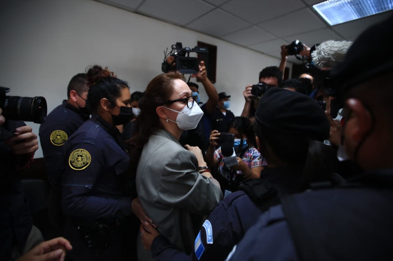 Tribunal condena a 4 años de prisión conmutables a Virginia Laparra, ex jefa de Feci en Quetzaltenango