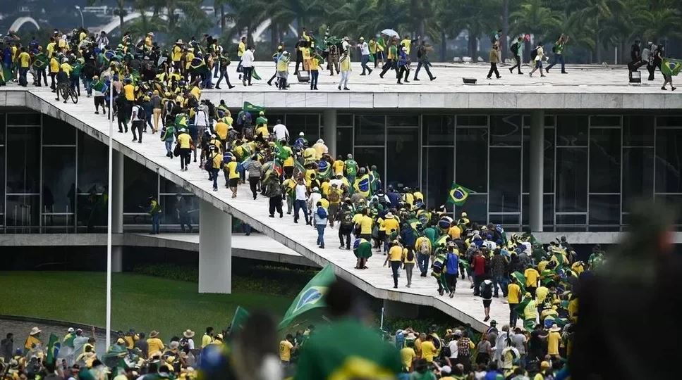Las preguntas para entender el asalto a las instituciones del Estado en Brasil por simpatizantes de Bolsonaro y las interrogantes que deja