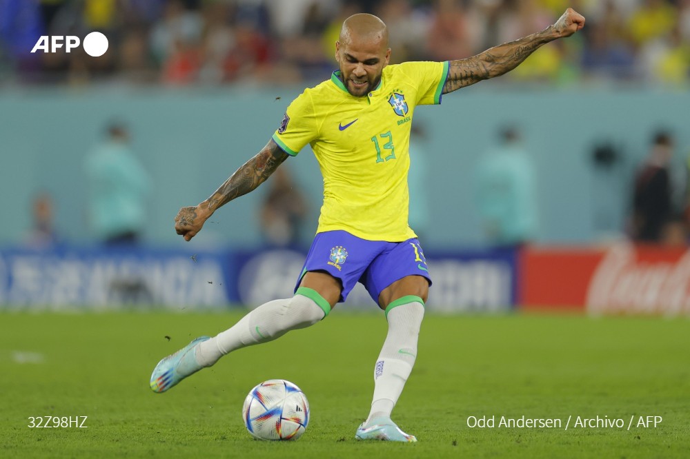 Por una presunta agresión sexual: Dani Alves es detenido en Barcelona