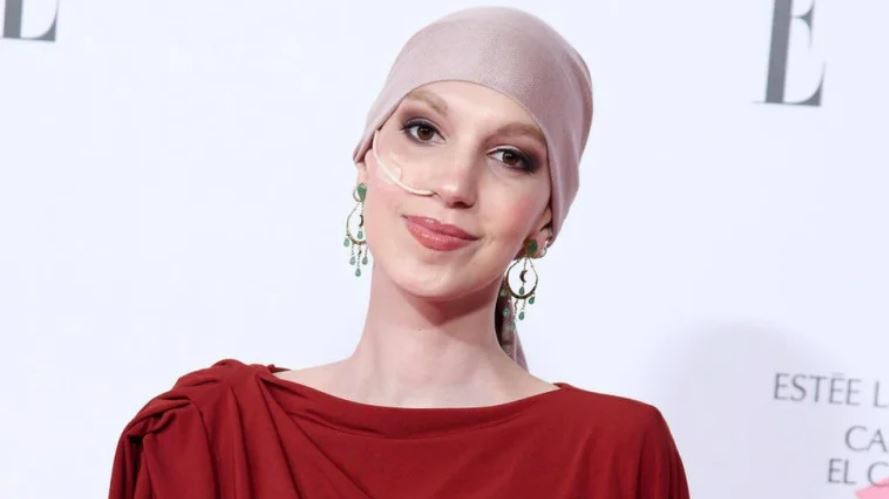 Muere Elena Huelva, la joven española de 20 años que visibilizó en redes su batalla con el cáncer