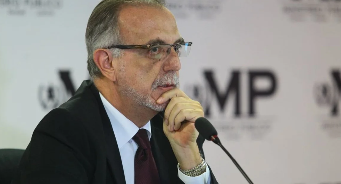 IVÁN VELASQUEZ.