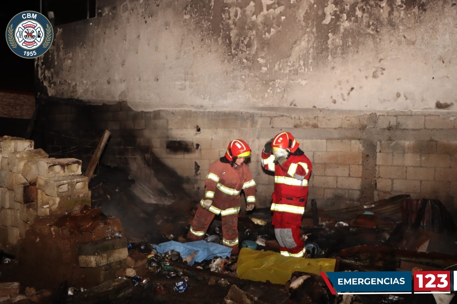 Dos personas mueren en la zona 14 por un incendio en una vivienda