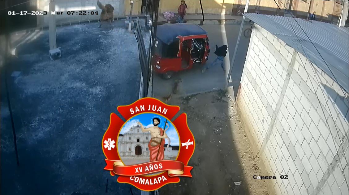 Video muestra el momento exacto de cuando un niño es arrollado por un mototaxi en San Juan Comalapa