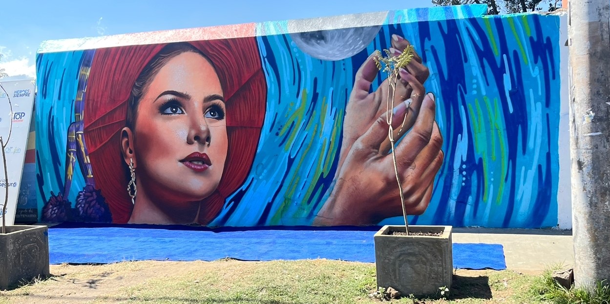 Este es el mural en Quetzaltenango que rinde homenaje a Ivana Batchelor por su participación en Miss Universo