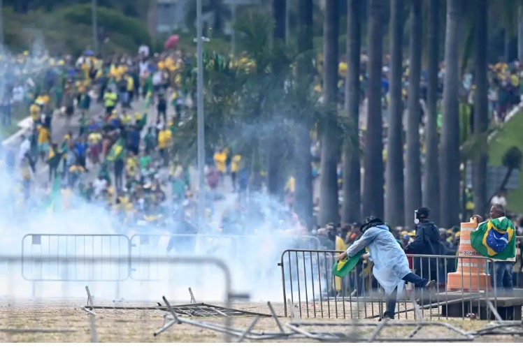 Policía brasileña recupera el control del Congreso, Presidencia y Supremo tras asalto de bolsonaristas