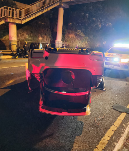 Tras accidente de tránsito tripulantes abandonan vehículo en la ruta El Salvador