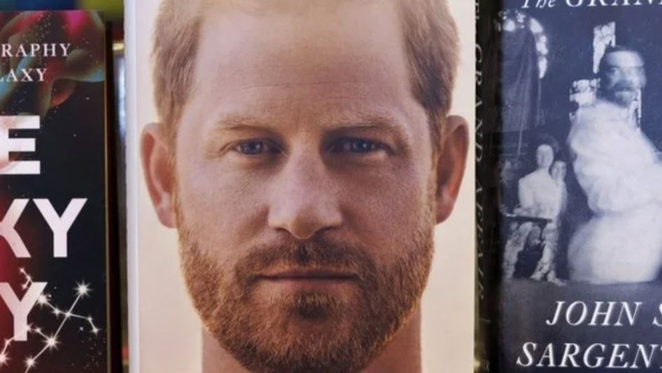 Qué miembros de la familia real británica salen peor parados en la autobiografía del príncipe Harry