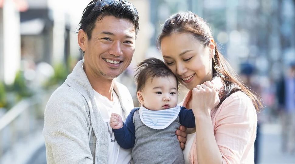 La oferta de un millón de yenes por cada hijo a las familias que decidan irse de Tokio
