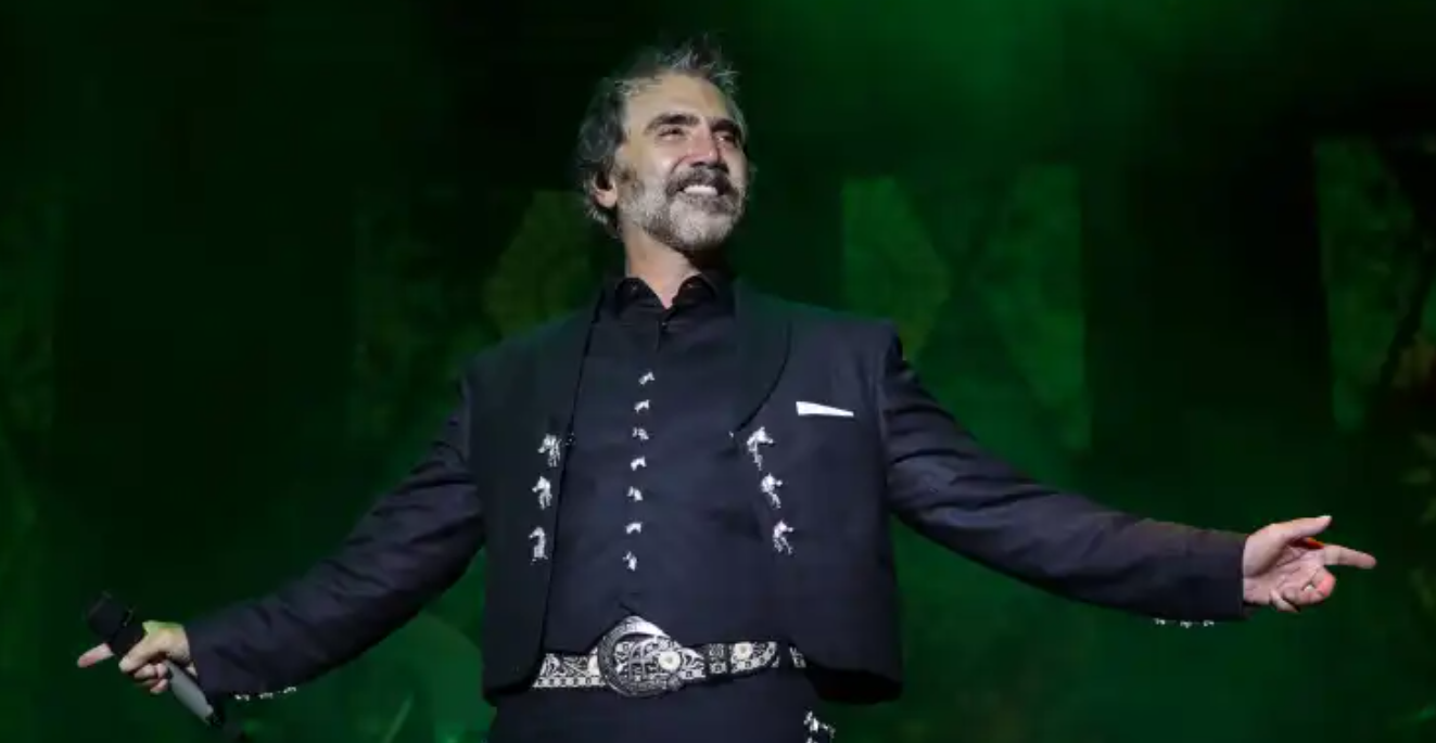 ALEJANDRO FERNÁNDEZ.