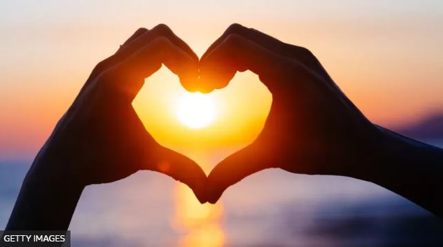 Amor romántico: qué es y por qué existe (de momento)