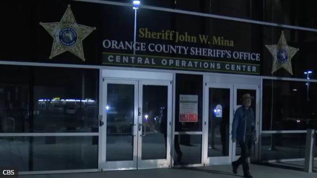 Un joven mata en Florida a una mujer, a una niña de 9 años y a un reportero que cubría el primer asesinato