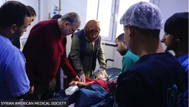 “En cuanto el niño me miró, empecé a llorar”: el duro testimonio de un médico que atiende a las víctimas del terremoto en Siria