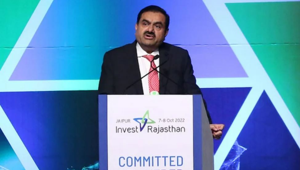 Cómo Gautam Adani perdió casi US$50.000 millones en una semana (y por ello dejó de ser el tercer hombre más rico del mundo)