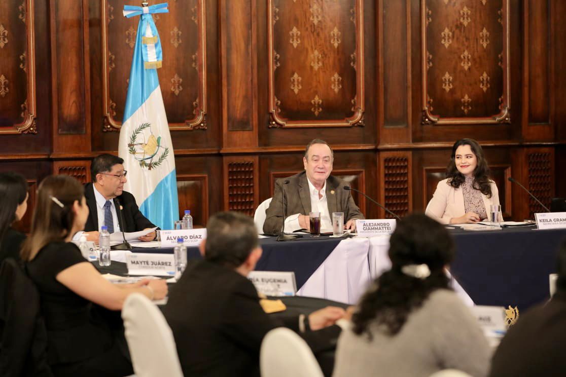 El presidente Giammattei habla de la transición con el nuevo gobierno y afirma que él cumplió su misión en el suyo