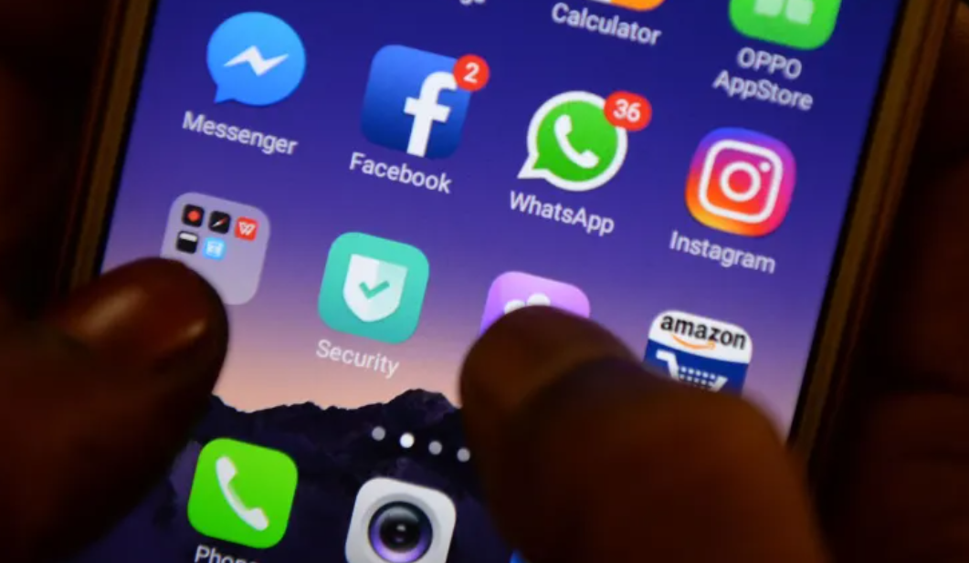 LA CAIDA DE REDES SOCIALES