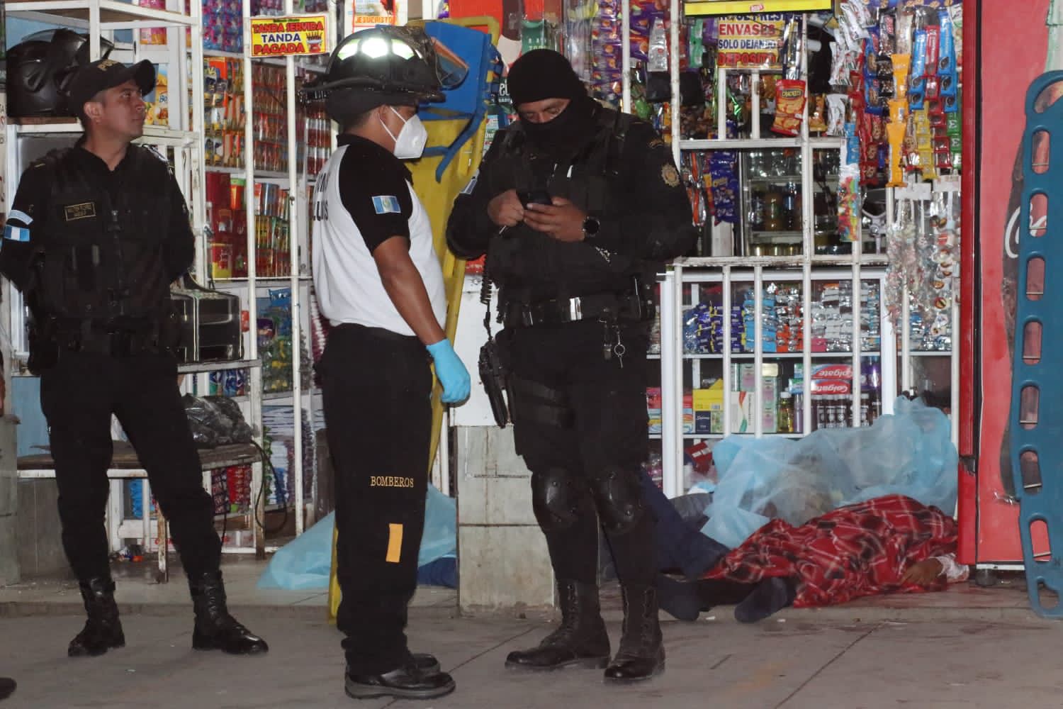Balacera dentro de tienda deja 3 muertos y 4 heridos en Boca del Monte