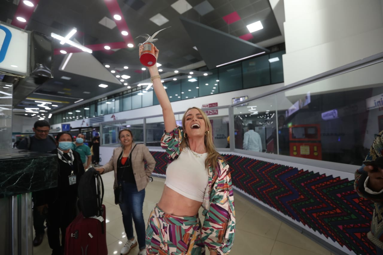 Así recibieron los guatemaltecos a Zelaya, quien llegó al país con la Gaviota de Plata tras su éxito en Viña del Mar