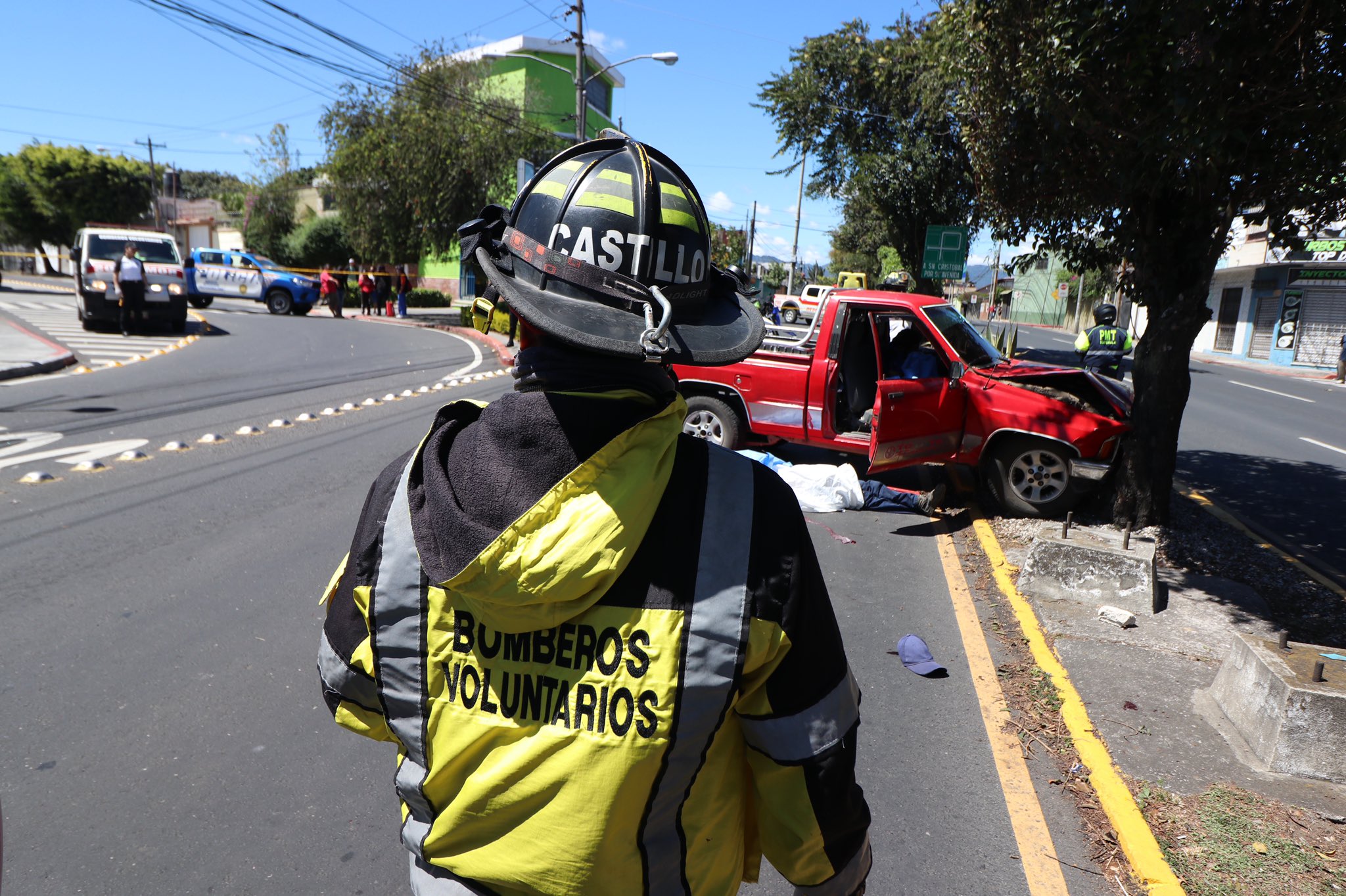 Dos tripulantes de un picop y un repartidor de comida mueren en ataques armados en la capital
