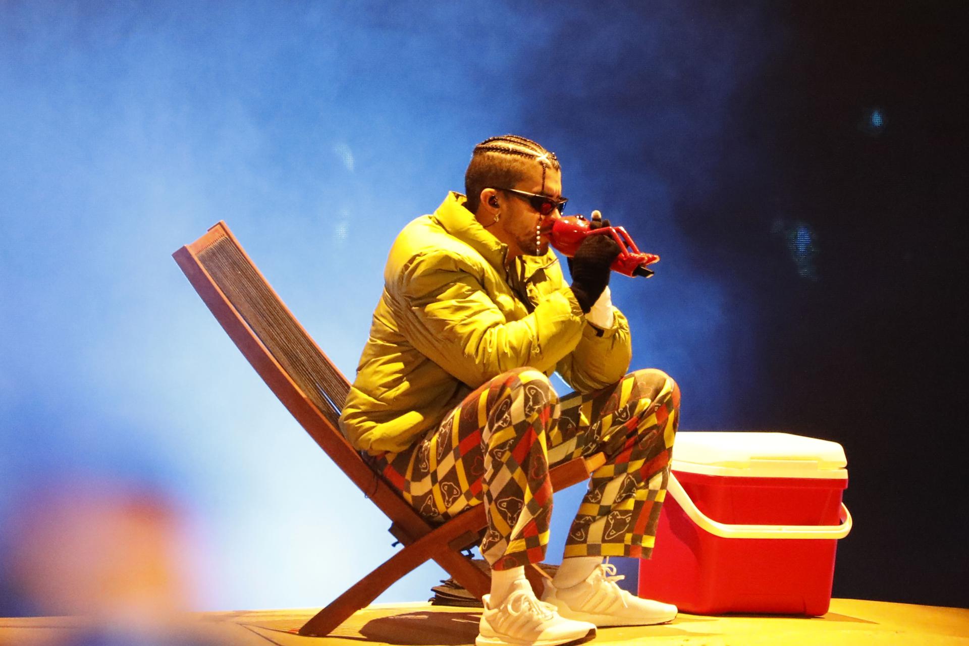 Bad Bunny se cuela en lista 10 artistas mejor pagados según la revista Forbes