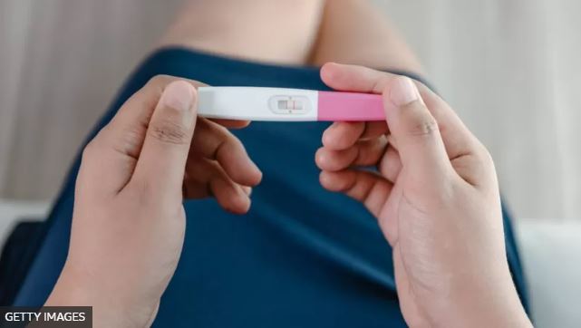 “La regla de los 3 meses”: por qué muchas mujeres esperan hasta la semana 12 para anunciar su embarazo (y cómo puede ser contraproducente)