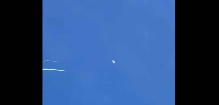 Imágenes: el preciso momento en que un caza derriba al globo “espía” chino sobre el Atlántico