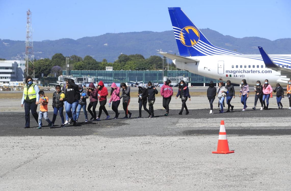 Deportados: 92 menores de edad que viajaban solos hacia Estados Unidos son retornados en u vuelo proveniente de México