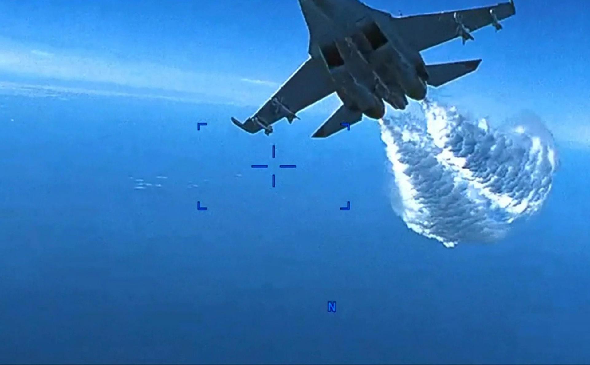 Video: las imágenes del incidente entre el dron de Estados Unidos y un avión ruso SU-27