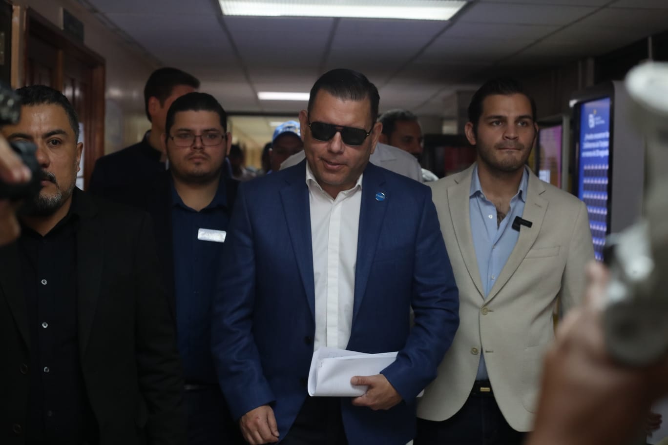Manuel Baldizón presenta amparo por la revocatoria de su inscripción como candidato a diputado