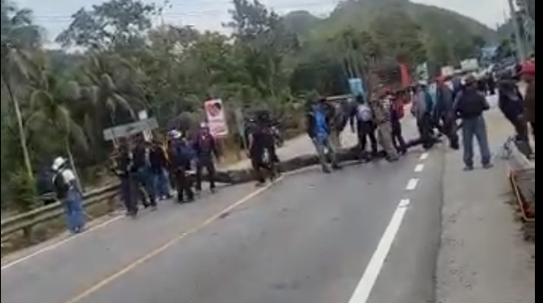 Veteranos militares bloquean varias carreteras de Guatemala este 7 de marzo