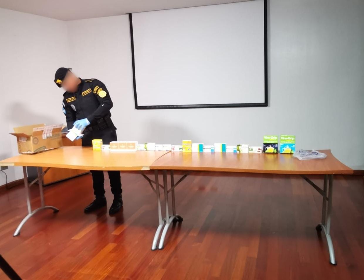 Cocaína escondida en medicamentos: interceptan narcóticos en bodega de encomiendas
