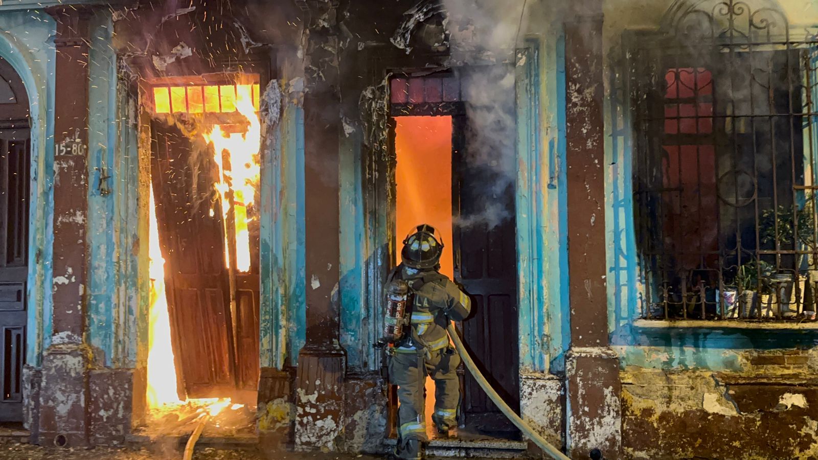 Incendio estructural en la zona 1
