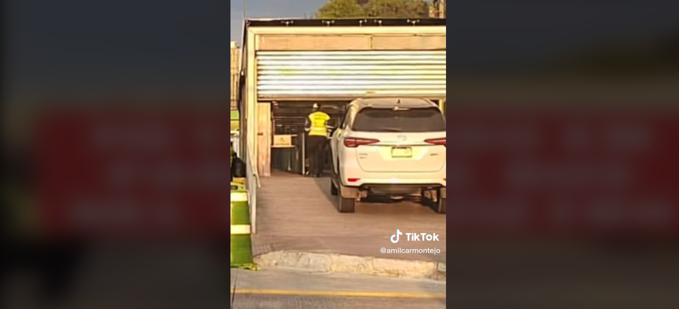 Empotrado en estación del Transmetro: Automovilista en supuesto estado de ebriedad es sancionado