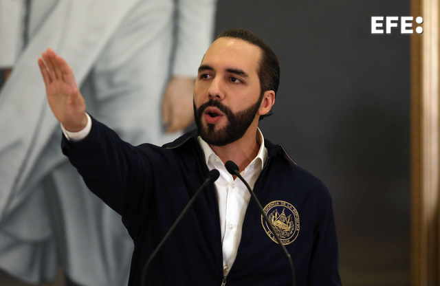 Bukele advierte a funcionarios que “así terminarán todos los que roben dinero del pueblo”