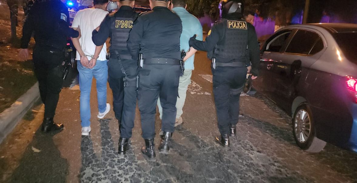 CAPTURAN A ROBACARROS