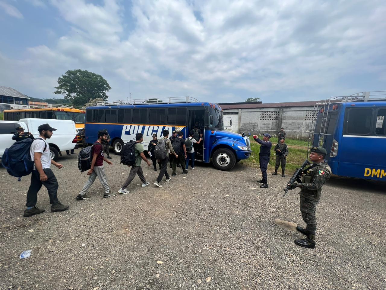 Guatemala expulsa a Honduras a 164 asiáticos que iban hacia EE. UU.