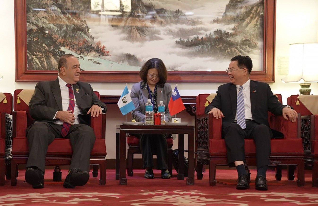 Giammattei cumple primer día de visita a Taiwán en medio de críticas de China