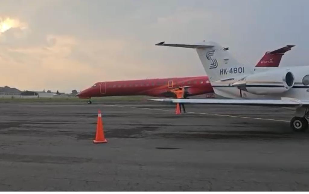 Video: la razón por la que el avión de Nodal se convirtió en el primer vuelo internacional en aterrizar en Quetzaltenango
