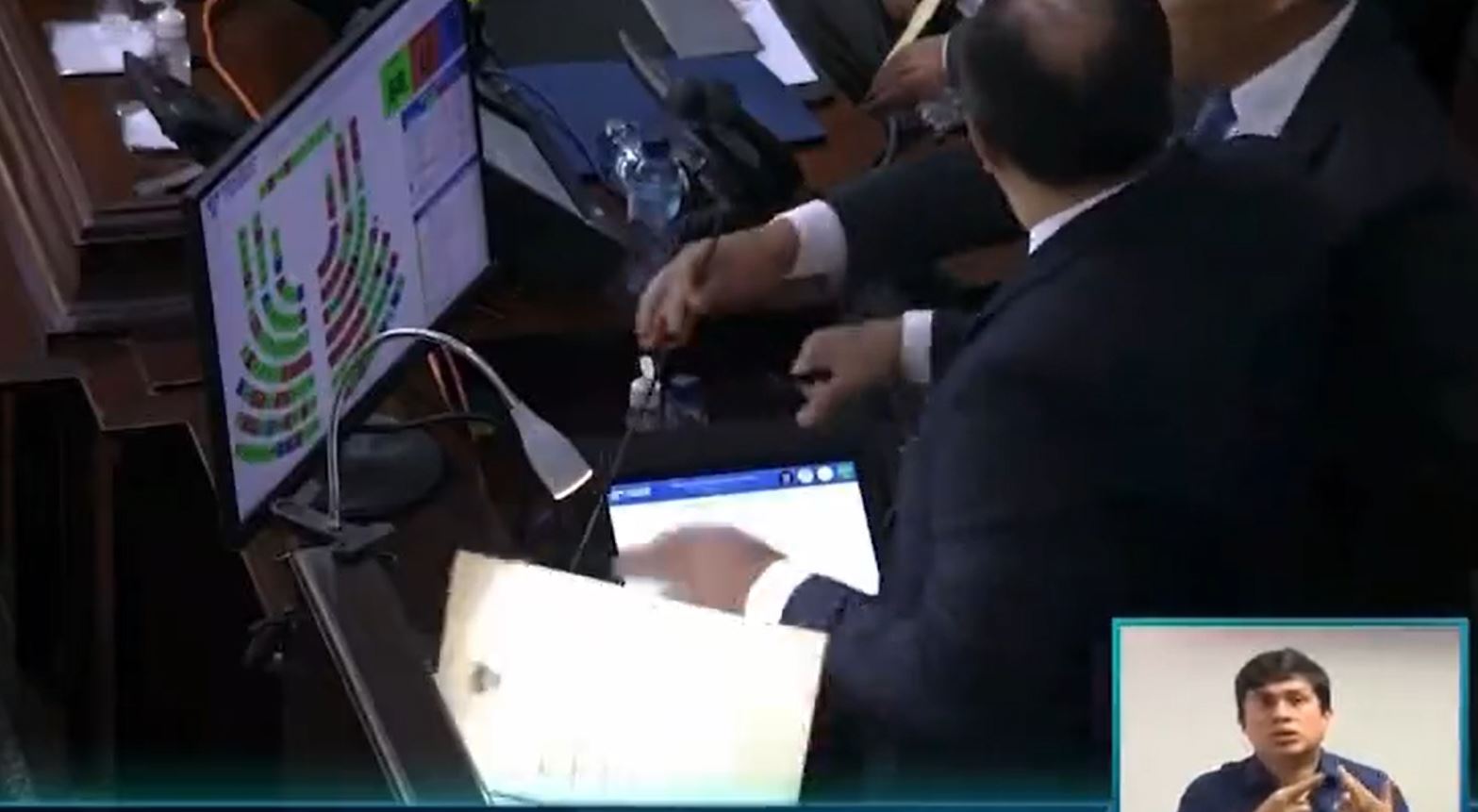 Video: diputados Aníbal Rojas y Armando Castillo protagonizan un altercado en el Congreso de Guatemala