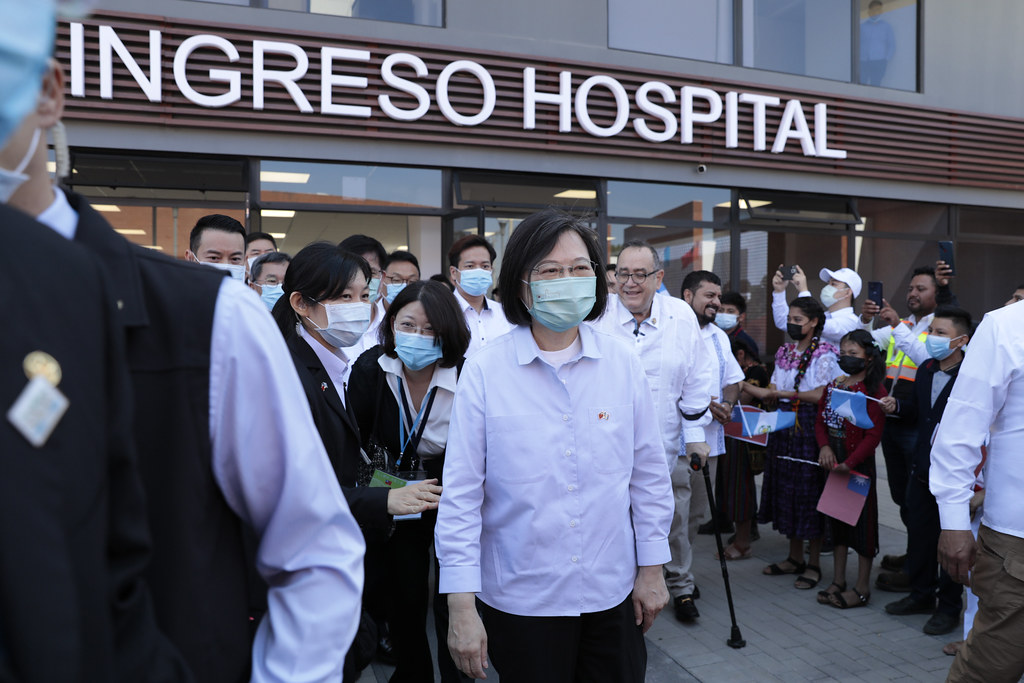 Presidenta de Taiwán cierra viaje a Guatemala con visita a polémico hospital involucrado en un millonario caso de corrupción