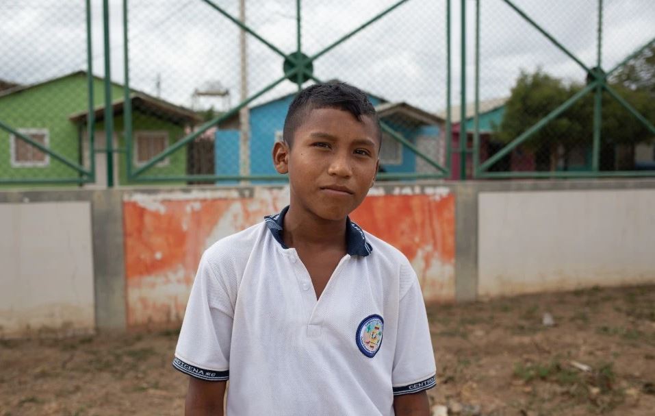 Los niños venezolanos que cruzan diariamente la peligrosa frontera con Colombia para ir a la escuela