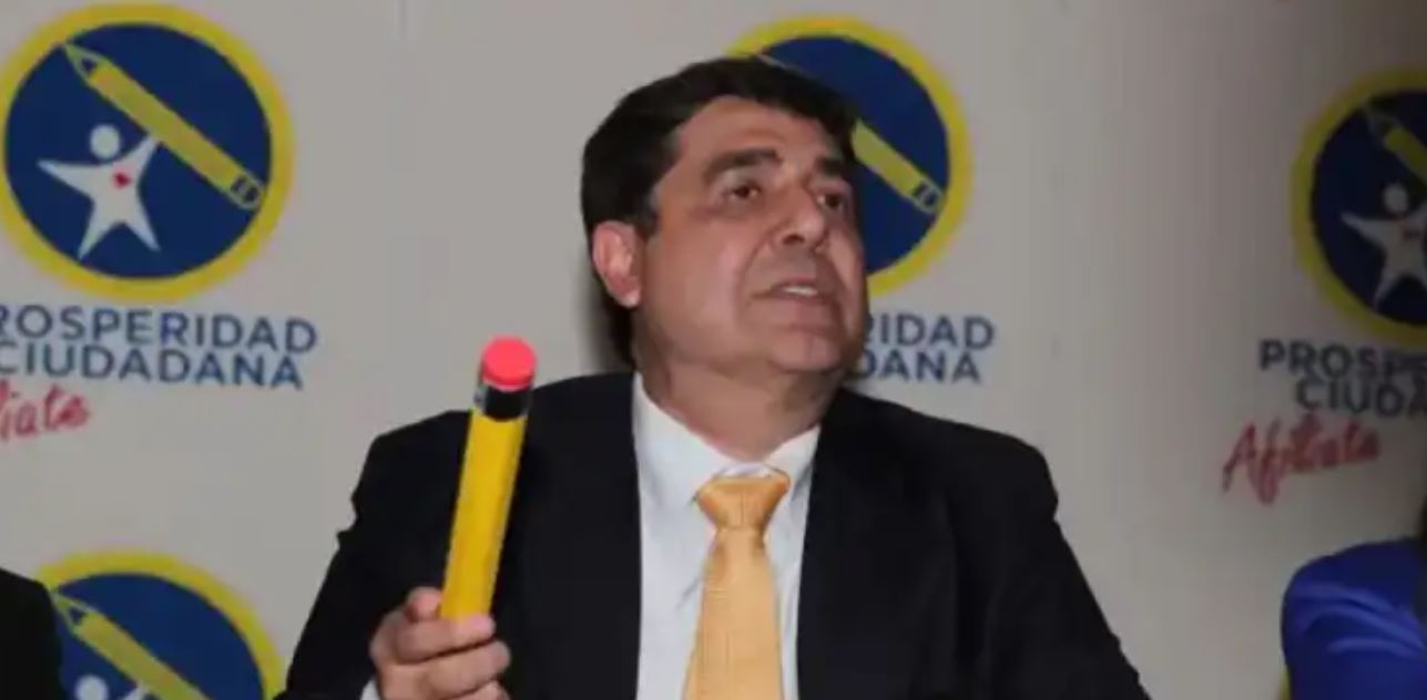 CARLOS PINEDA.